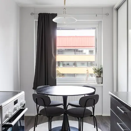 Cosy Downtown With Balcony Apartment