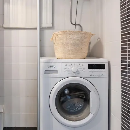 Apartment Cosy Downtown With Balcony